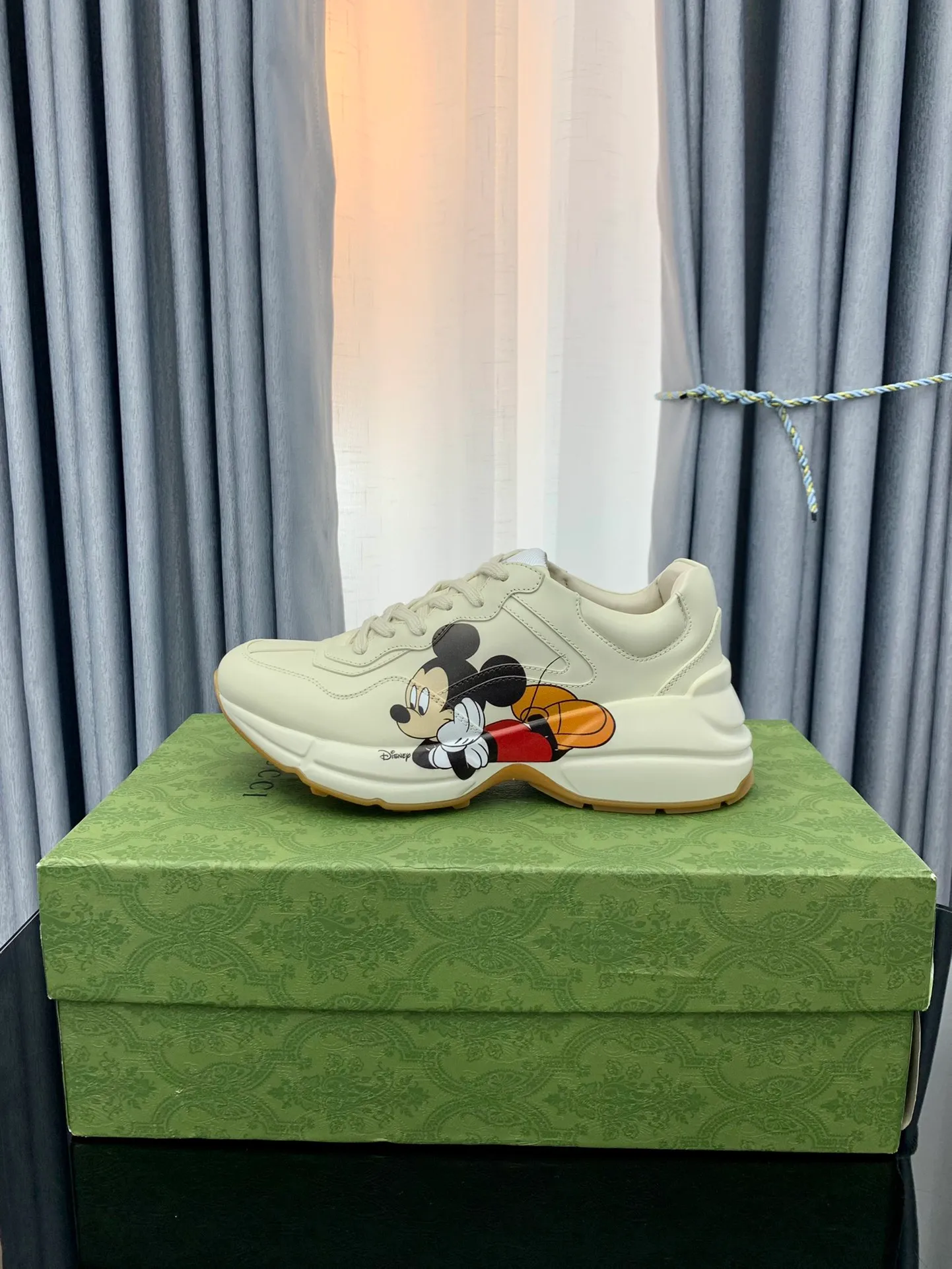 👟👟Ex-factory price 480👟👟 Women's shoes factory Gucci dad shoes for couples, distressed leather horn-shaped retro jogging shoes. The Balenciaga grandpa trend has subsided, ushering in GUCCI dad shoes, the trend leader in the fashion industry. Original shoe mold opening, original last from Italian handmade foundry! [Gucci original dad shoes] Original surface: imported calfskin! Lining: Grade A hybrid lambskin! Outsole: The highest restoration sole. TPU material plus wear-resistant foam (anti-wear cushioning) ivory leather has been processed with an old-fashioned effect. The sole is 5cm high! The comfort level is excellent, killing all high-end versions on the market! Original logo outsole! 👣Size: Women’s size 35-40. Men's size 38-45. Women's heel with 🈚️logo! Men's heel with 🈶️logo!